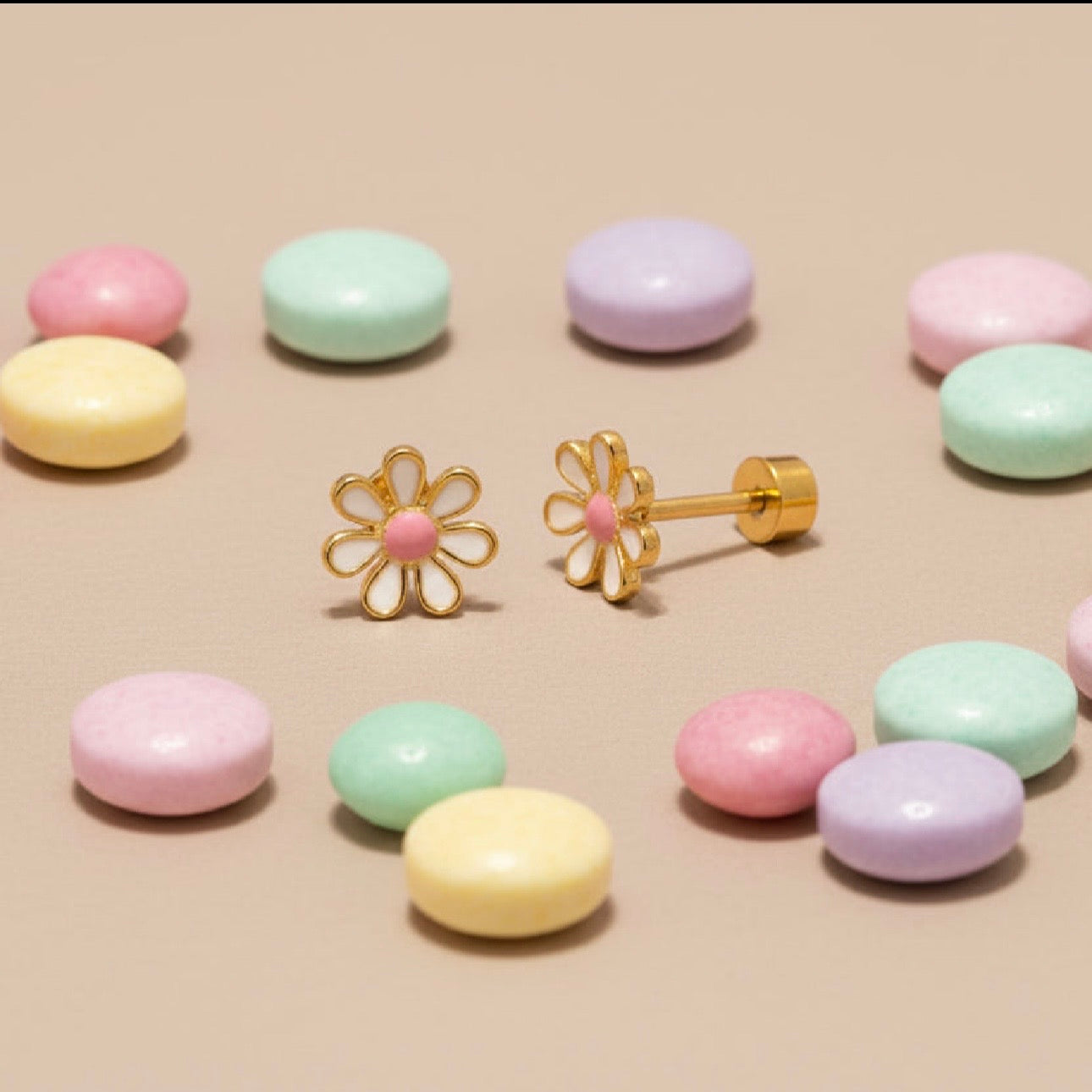 White Daisy Screwbacks