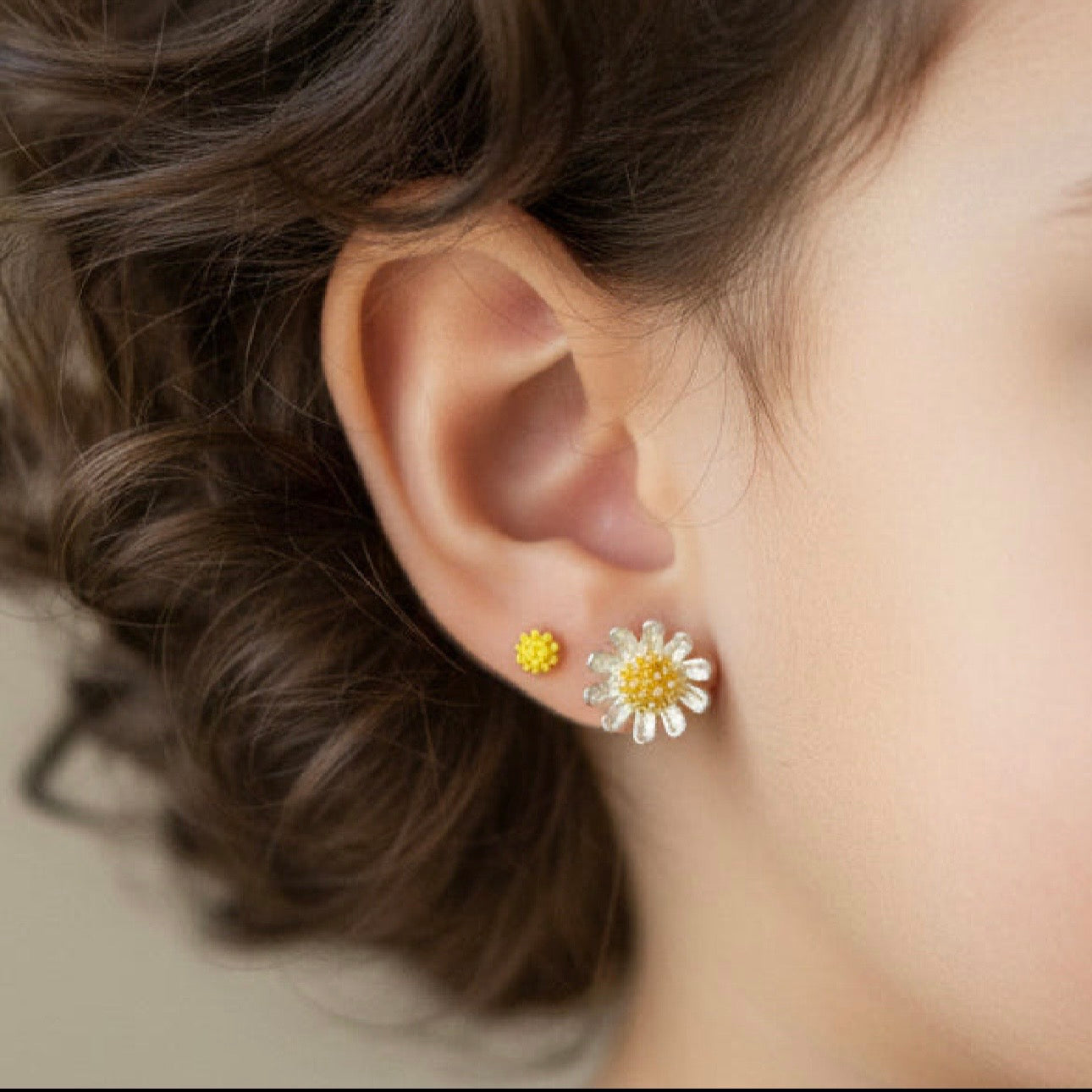 Dainty Daisies Studs