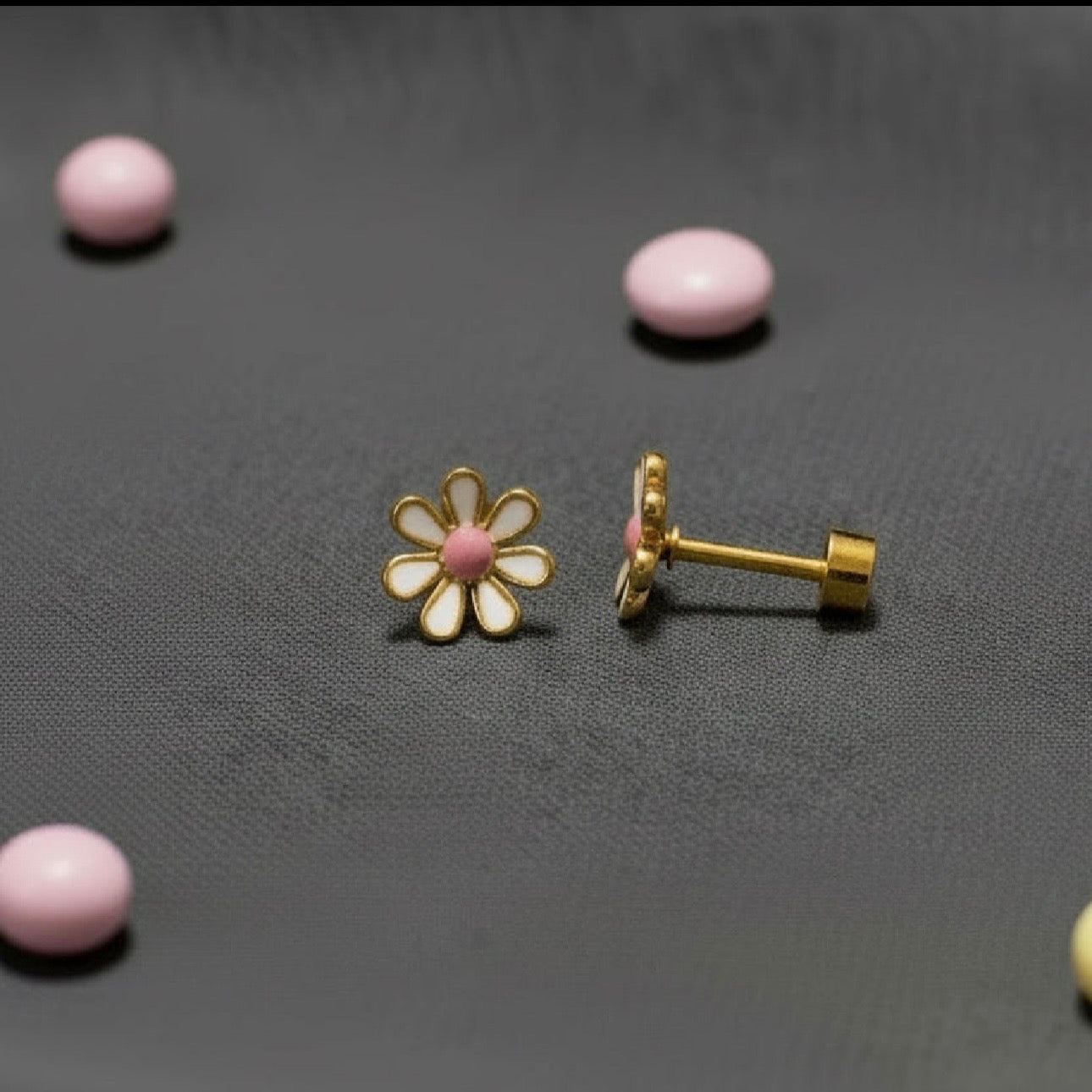 White Daisy Screwbacks