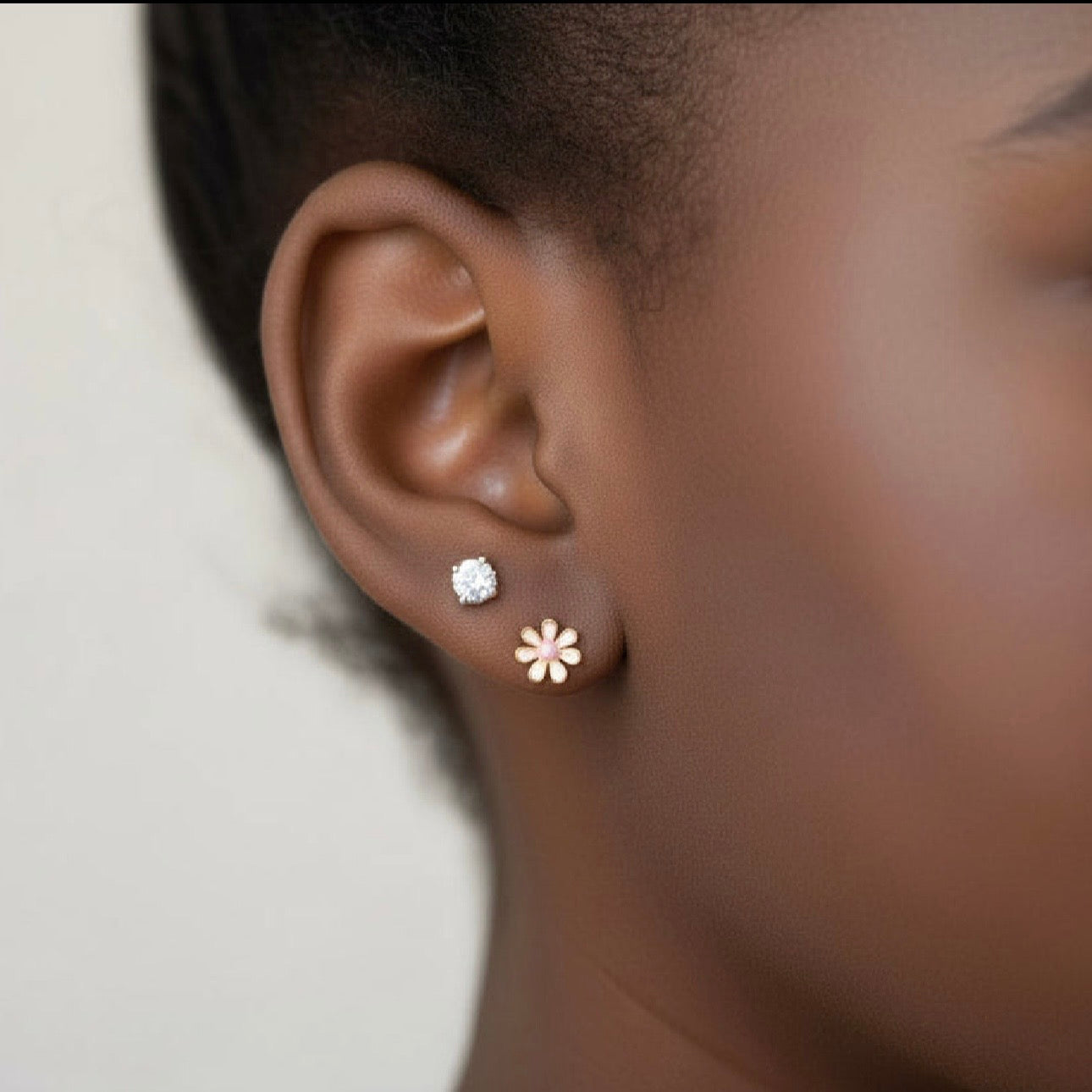 White Daisy Screwbacks